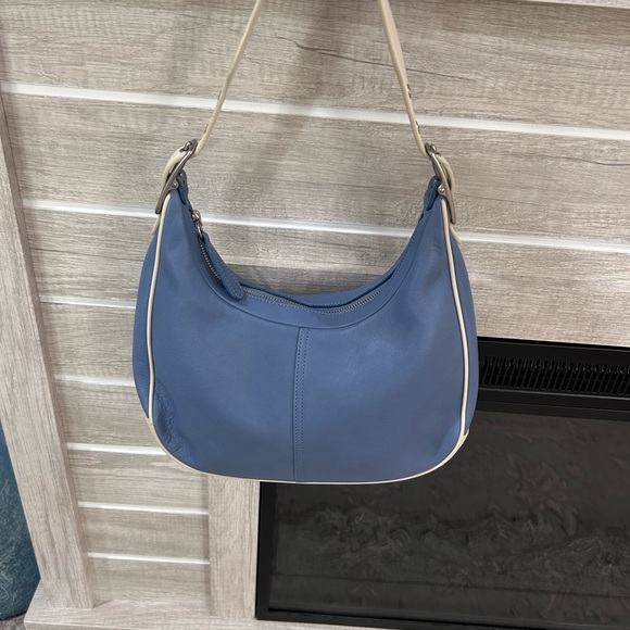 Coach West Zoe Legacy Vintage 90s Leather Bag Color is light blue and cream! - Picture 14 of 16